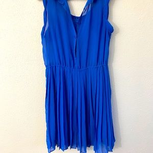 Blue sleeveless pleated dress